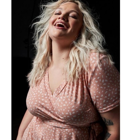 Torrid Knit Crepe Wrap Peplum Top 2X - Picture 10 of 11